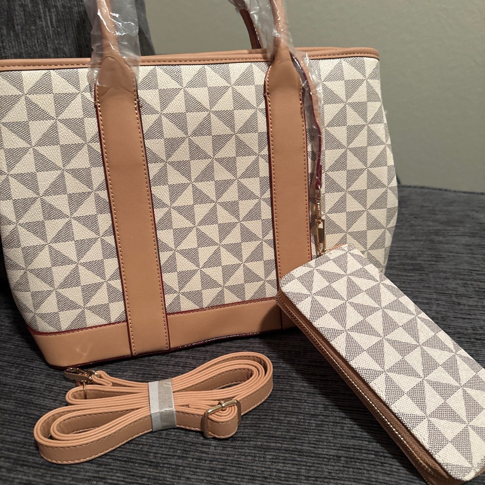 Brand New Purse w/Straps and Wallet Brand New
